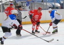Впервые в истории казахстанского хоккея на льду высокогорного катка «Медеу» прошли официальные матчи по хоккею с шайбой