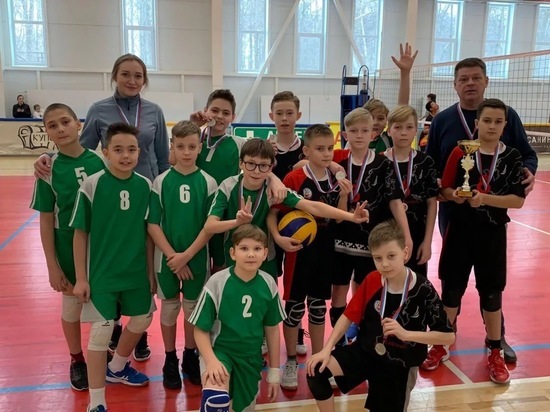 Юные волейболисты из Салехарда взяли «серебро» в Костроме