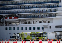 В среду, 19 февраля пассажиры, у которых медики в течение 14 дней пребывания на лайнере не диагностировали симптомы коронавируса,  начали сходить на берег