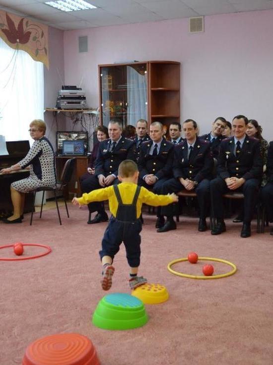 Ивановские полицейские побывали у подшефных малышей