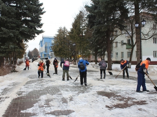 В Йошкар-Оле коммунальщики очищают город от снега