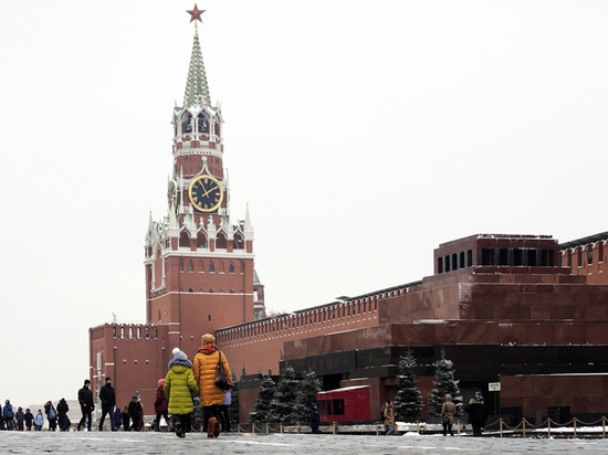 За последние три дня «скорая» трижды увозила невменяемых от стен Кремля