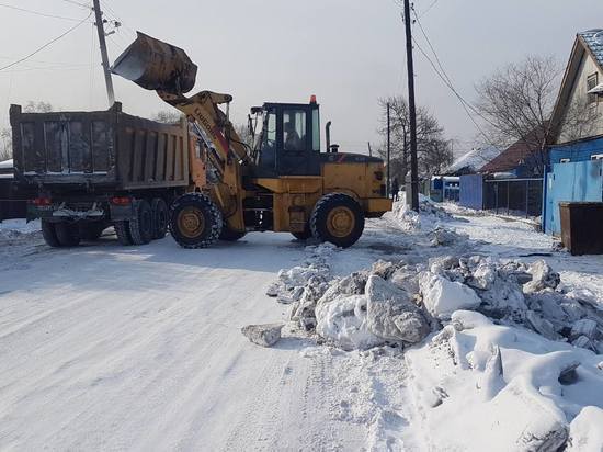 Власти Кызыла ускоряют вывоз снега из паводковоопасных участков