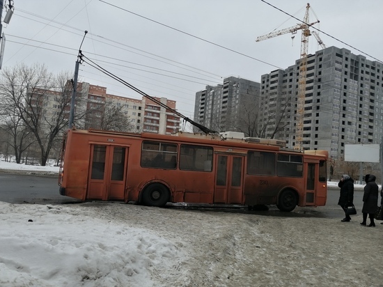 Старый троллейбус: оренбургский электротранспорт разваливается и «дерется»