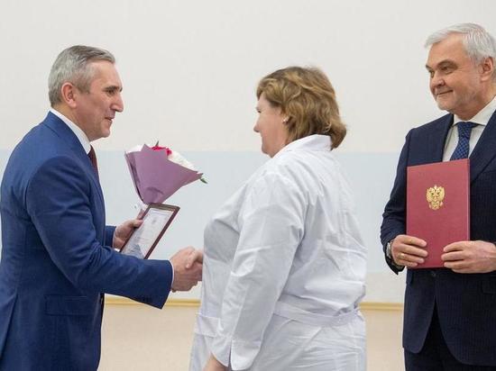 Тюменские медики, работавшие с эвакуированными из Китая, отмечены наградами