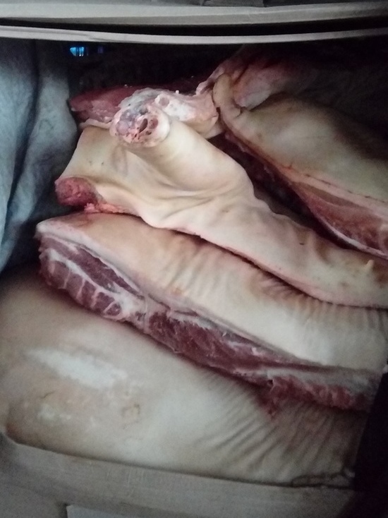 Более тонны опасной свинины уничтожат в Псковской области