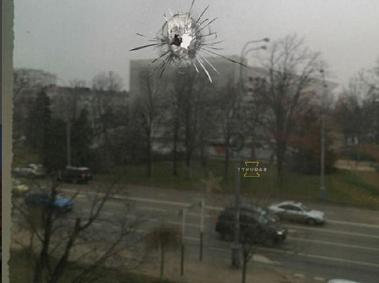 Жильцы многоэтажки возле «Авроры» сообщили, что их окна обстреливают