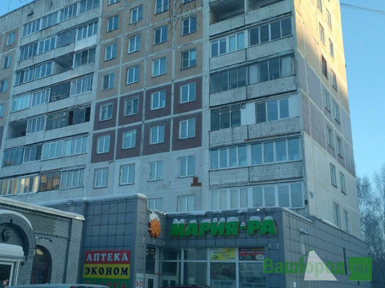 Новокузнецкие пенсионеры требуют построить продуктовый магазин на месте аварийного дома