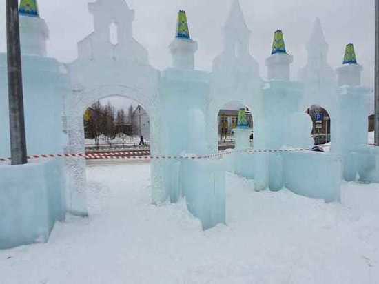 Жителям Губкинского закрыли доступ в тающие ледовые городки