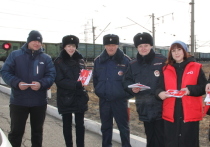 Сотрудники Забайкальской железной дороги поздравили водителей-мужчин с наступающим Днём защитника Отечества