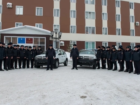 Глава Ноябрьска подарил полицейским два внедорожника