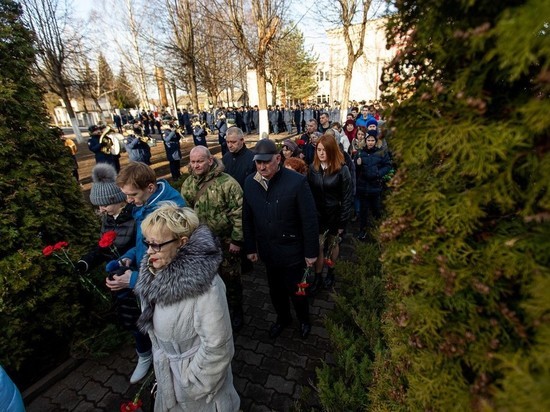 Память погибших 20 лет назад спецназовцев почтили в Пскове