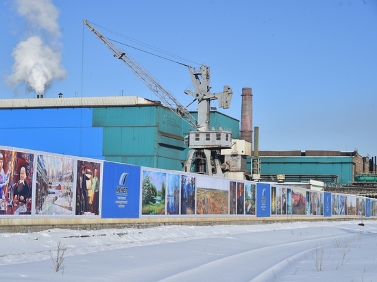 39 копий картин уральских художников появились на заводском ограждении в Челябинске