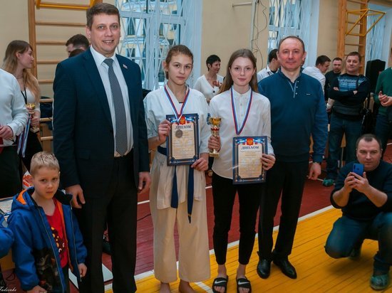 Спортсмены из Порхова завоевали призовые места на турнире по каратэ
