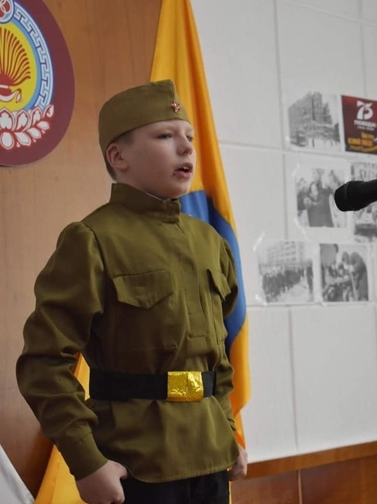 Дети из калмыцкой глубинки читали свои стихи о войне