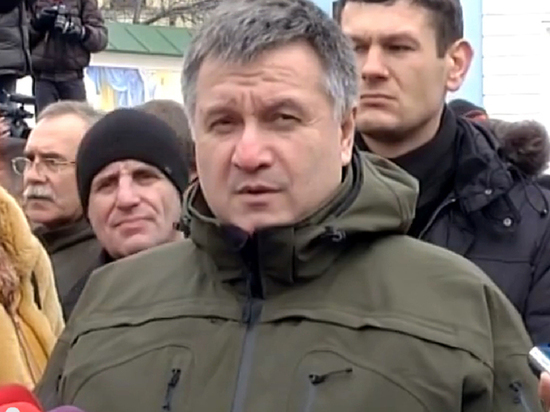 Аваков сообщил о высокой температуре у эвакуировавших украинцев водителя