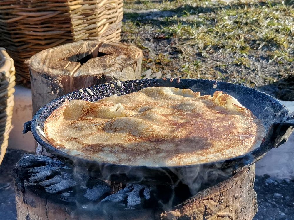 Блинами на «финской свечке» в Тульской области началась Масленица
