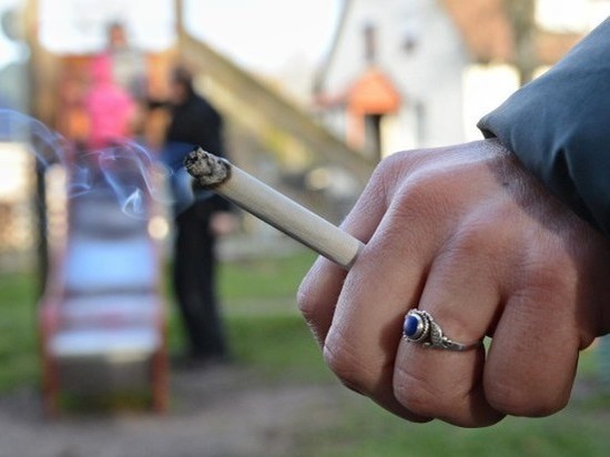 В Германии запретят курение на детских игровых площадках