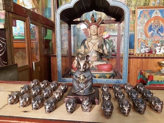 В Бурятии Иволгинский дацан освятил 108 бронзовых мышей