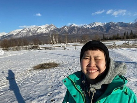 «Я вижу, как с вершин гор сдувает снег»: чтобы победить рак, девушка переехала из Улан-Удэ в крошечный улус