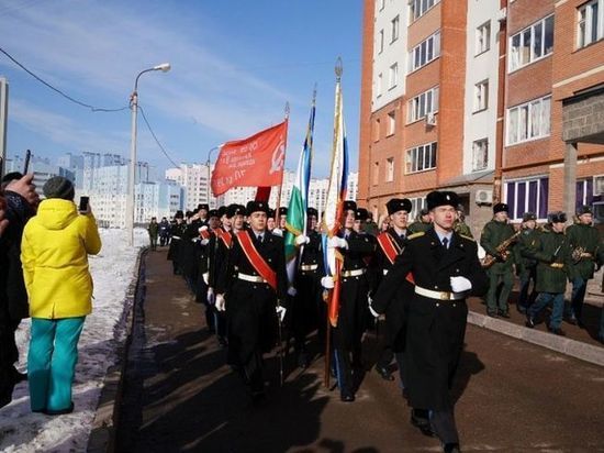 В Уфе устроили парад для 102-летнего ветерана Великой Отечественной войны