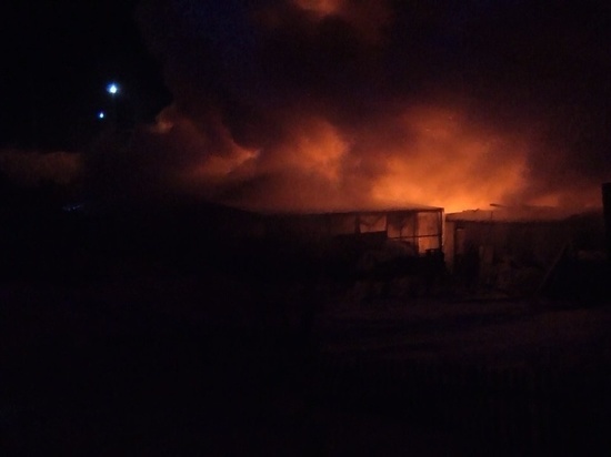 Частный дом сгорел в Магадане ночью