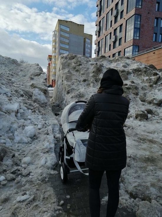 Кировчанам помешал тоннель из снега