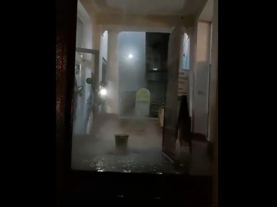 Стала известна причина потопа в здании в центре Твери
