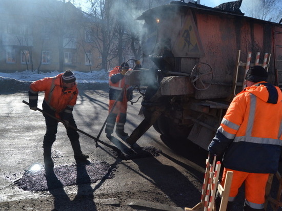 Ивановские коммунальщики работают круглосуточно: в ночь на 26 февраля в областном центре уборку города осуществляли 64 спецмашины