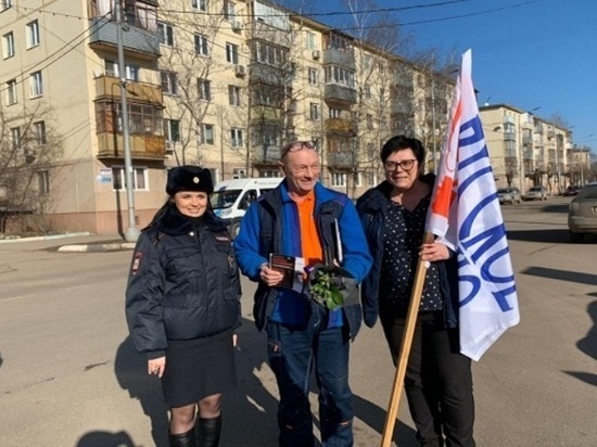 Госавтоинспекторы и журналисты «Русского радио» поздравили серпуховичей