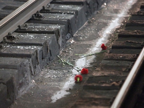 На железной дороге в Тверской области погибла женщина