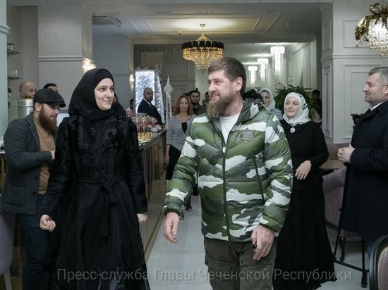Дочь главы Чечни Кадырова устроила показ мод во французской столице