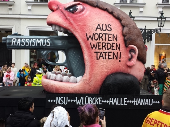Карнавал в Дюссельдорфе: «НЕТ расизму, терроризму, ксенофобии, антисемитизму»