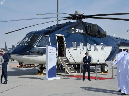 Президент Татарстана оценил первый серийный вертолет Ми-38