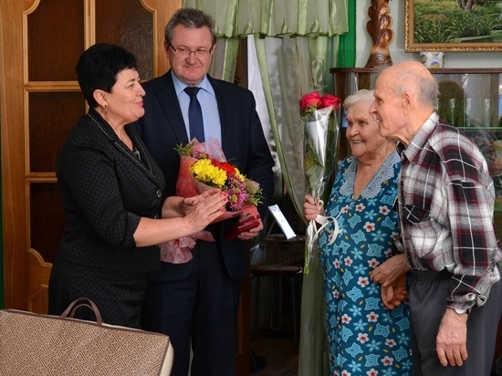 Курская пара отметила 77-летие супружеской жизни
