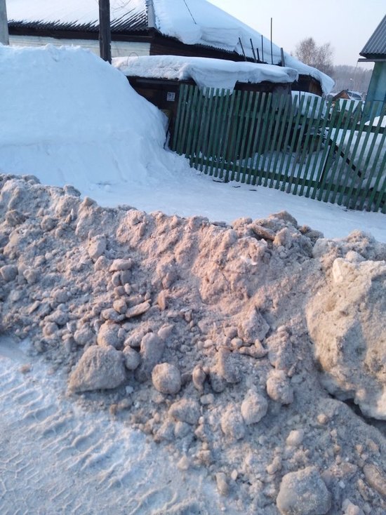 Жители кемеровского частного сектора пожаловались на уборку снега