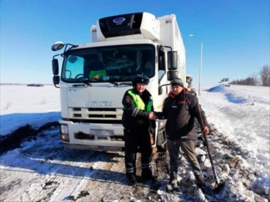 Белгородские полицейские вызволили дальнобойщиков