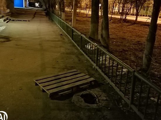 В Тверской области дыру в канализацию прикрыли поддоном