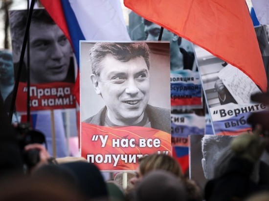 Песков: "Отмечать годовщину убийства Немцова некорректно"