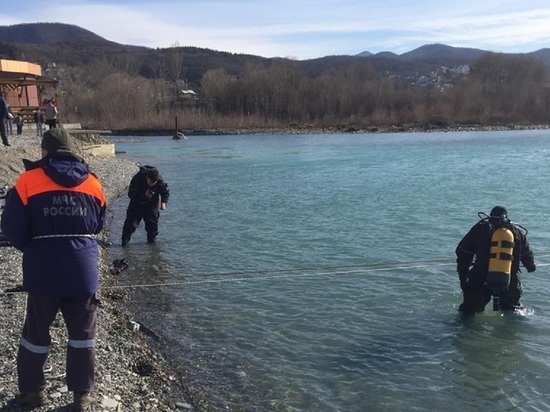 В поисках пропавших мальчиков водолазы обследовали устье реки Псезуапсе