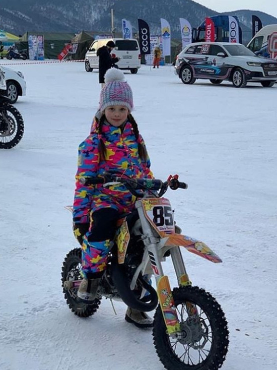 В Бурятии шестилетняя москвичка проедет на мини-мотоцикле по льду Байкала