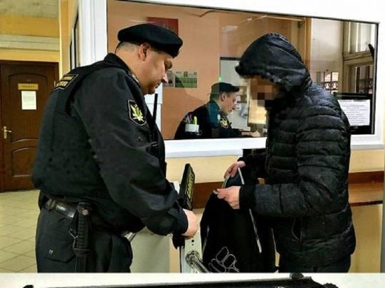 Ярославец пытался пройти в суд с пистолетом