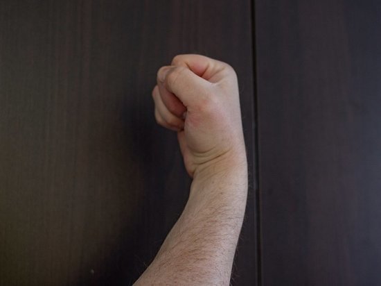 Житель Медвежьегорска получил 100 часов работ за избиение слепой сожительницы