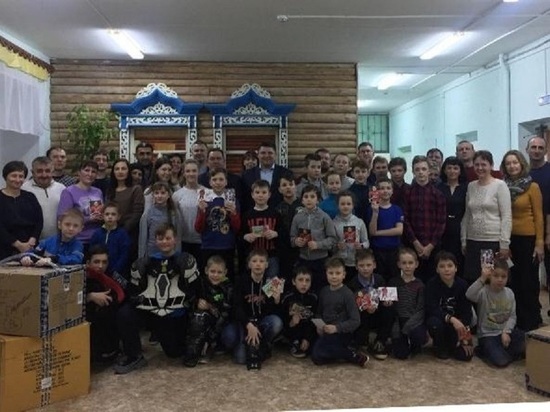 В деревне Мокеевское при поддержке Андрея Коваленко открыли хоккейный корт
