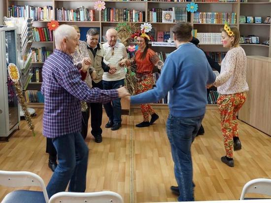 Фольклорный праздник устроили в библиотеке для слепых в Ставрополе на Масленицу