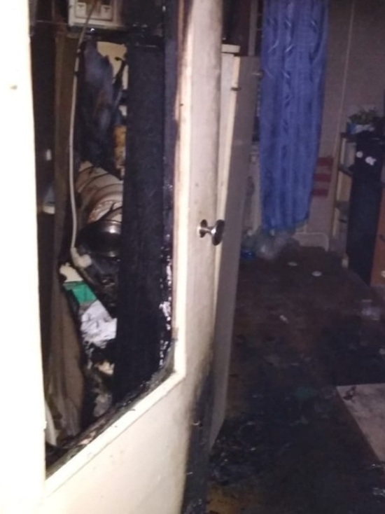 Пожарные спасли мужчину из горящей квартиры в Йошкар-Оле