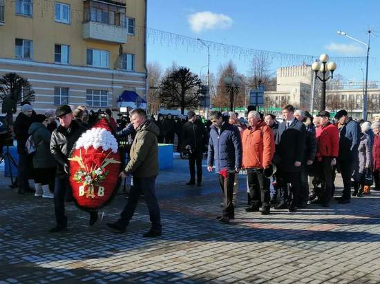 Сегодня в столице республики, у бюста Героя России Марка Евтюхина прошел памятный митинг.