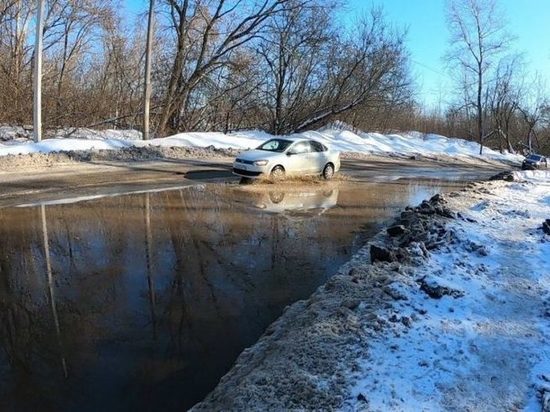 Кировские дорожники устраняют подтопление в Вересниках