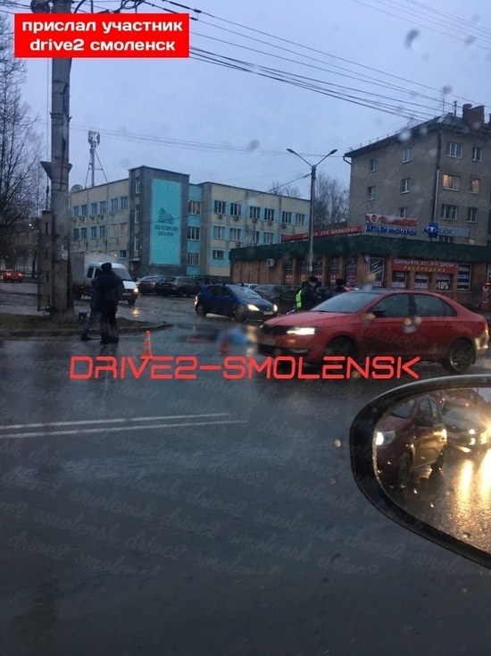 В Смоленске на пешеходном переходе под колесами авто погибла женщина
