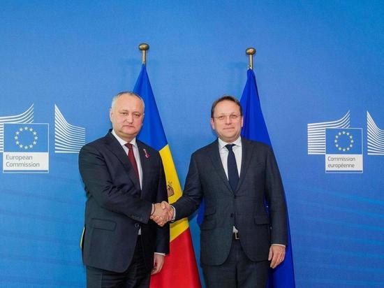 В завершение рабочего визита в Брюссель президент Молдовы провел встречу с Европейским комиссаром по политике добрососедства и расширения Оливером Вархейи